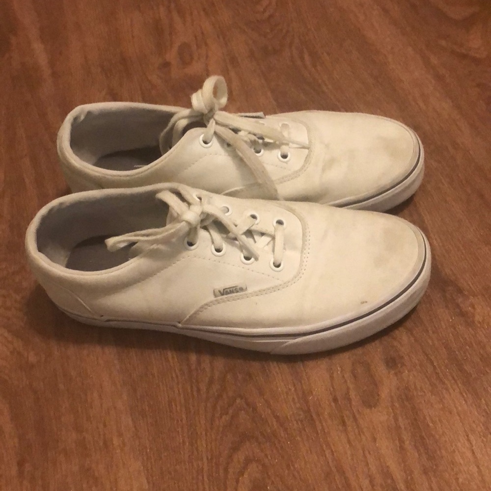 White Vans slip-on sneakers 👟